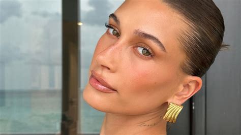 Hailey Bieber wird beschuldigt, auf VS-Fotos dicker aussehen zu wollen ...