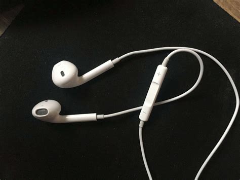 Наушники Apple EarPods с разъёмом Lightning — купить в интернет ...