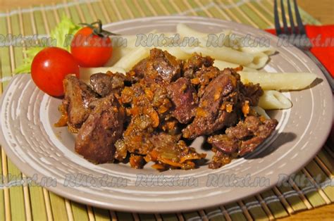 Куриная печень, жареная с луком и морковью - рецепт с фото