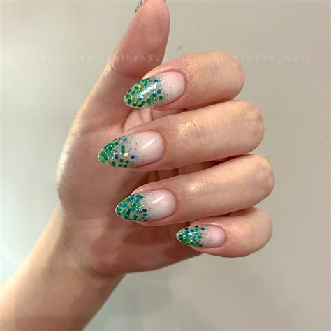 Маникюр с блёстками | Turquoise ring, Turquoise, Nails