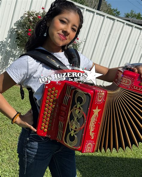 Yaxeni Rivera (@losluzerosyaxeni) • Instagram photos and videos