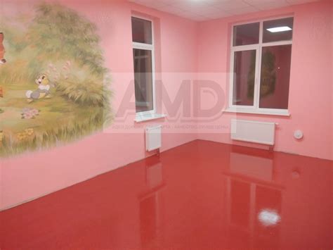 Простая укладка мармолеума на клей с подрезкой к стене