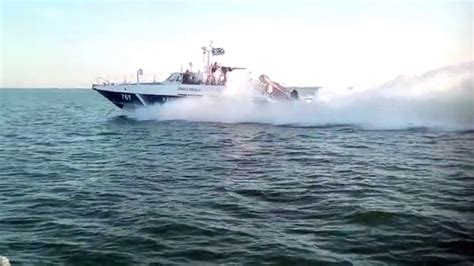 Російський прикордонний катер в Азовському морі здійснював провокаційні ...