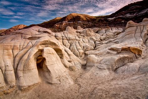 top  ways  discover albertas badlands landsby