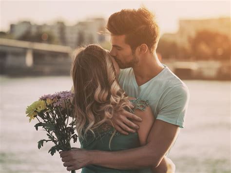 What is Romantic Love? The Theory of Love Explained