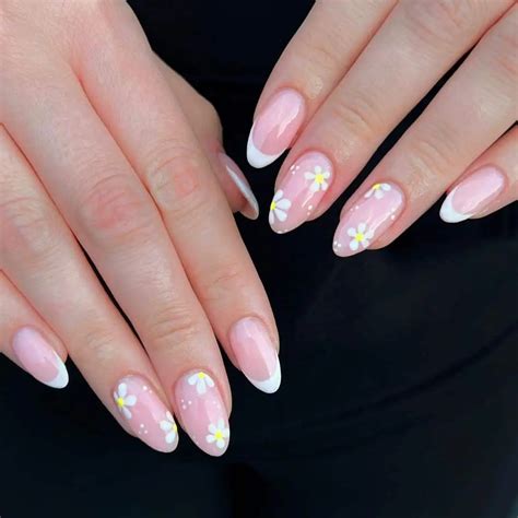 40 + Inspiring Floral Nail Design Ideas To Brighten Your Day