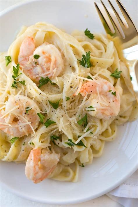 Lemon Garlic White Wine Shrimp Fettuccine Pasta - Spoonful of Flavor