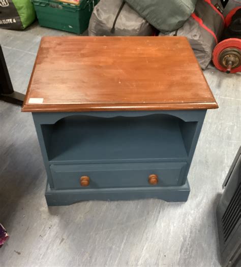 Small Television Unit – Badgers Auctions