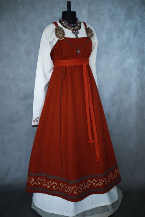 Pin tillagd av Savelyeva Ekaterina på Historical costumes of my work ...