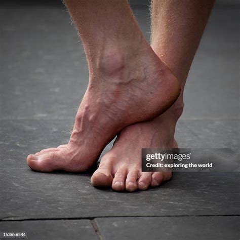 One Bare Foot Imagens e fotografias de stock - Getty Images