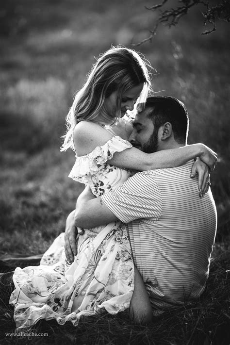 Intimate Couple Portraits in a Field | Wedding Photographer