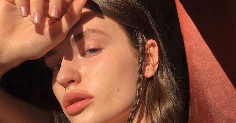 Ставим лайк: 3 укрепляющих лака, которые помогут отрастить ногти | theGirl