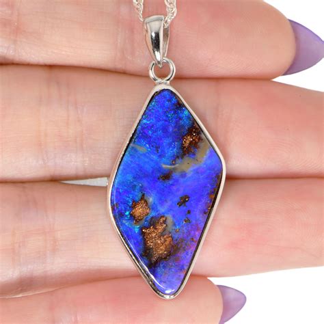 Water and Opals | Why Some Opals Absorb Water