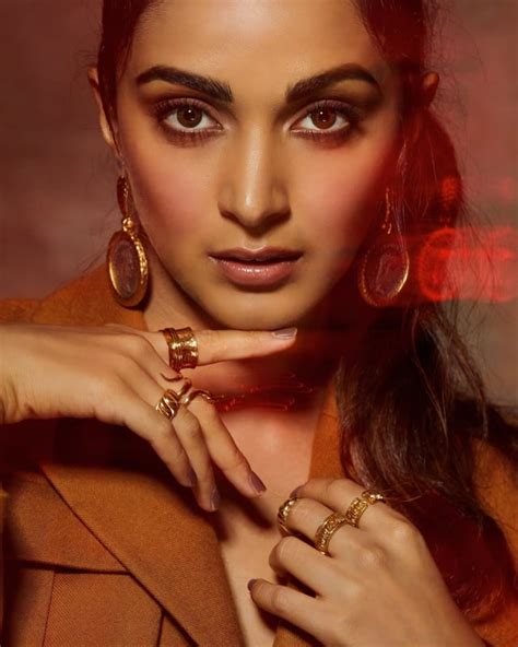 Kiara Advani : r/BollywoodUHQ_UHD