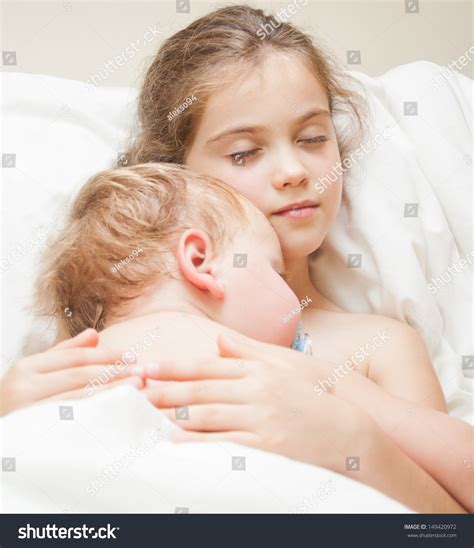 Top 28+ Photos father and daughter sleeping in same bed Updated