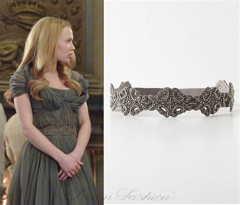 Reign Fashion: Photo