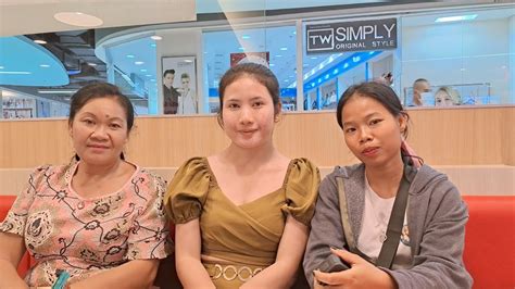 เมือแม่แก้วกลัวบันไดเลื่อนและจำเป็นได้ขึ้นบันไดเลื่อนและลงบันไดเลื่อน ...