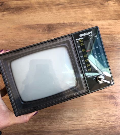 Mini Tv Portátil | TV e Display Embassy Usado 72974192 | enjoei