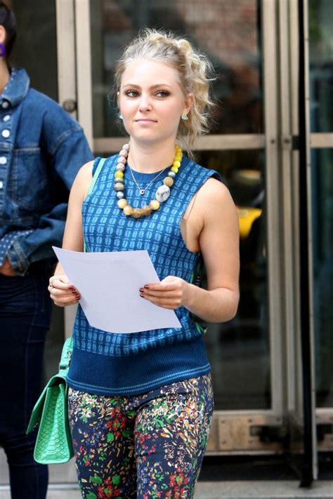 AnnaSophia Robb – The Carrie Diaries set in NYC – GotCeleb