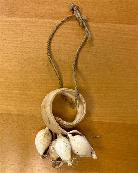 PAPUA NEW GUINEA: mwali arm shell ring (313.69g), Choice VF - Stephen