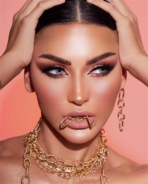 Tinara - modelo de London, United Kingdom
