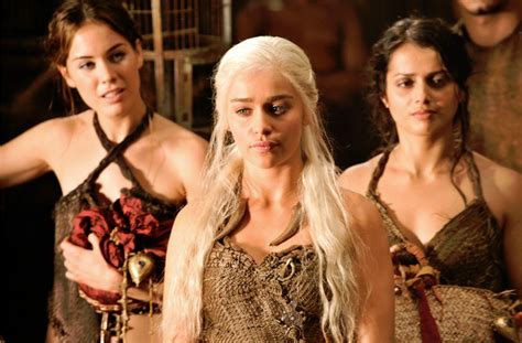 File:Daenerys, Irri & Doreah 1x07.png - 冰与火之歌中文维基 | A Song of Ice and ...
