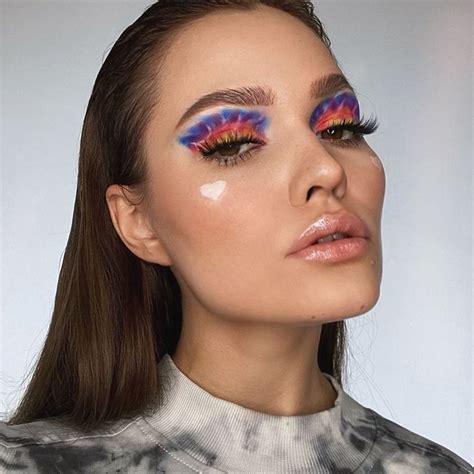 Даша Ключ on Instagram: “Сегодня в прямой трансляции делала макияж Tie ...