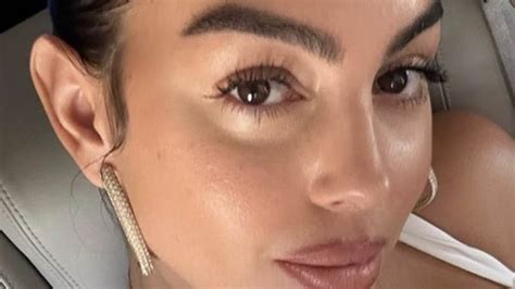 Georgina Rodriguez shows off her toned curves in tight grey gym shorts ...
