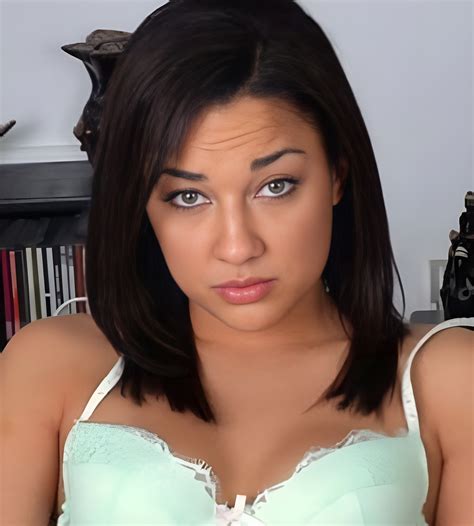 Amara Romani (Actress) Age, Videos, Photos, Biography, Boyfriend, Wiki