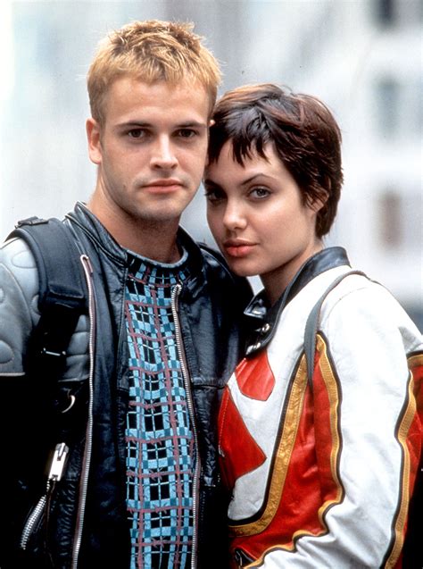 Angelina Jolie trải lòng về vụ bị "ông trùm nghiện sex" quấy rối, thái