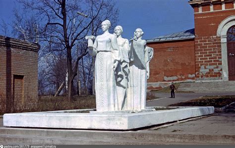 Памятник, посвященный основанию Павловского Посада
