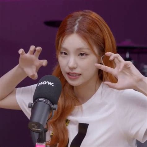 Pin on yeji | Friend photos, Itzy, Mr vampire