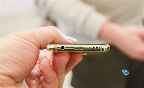 Mobile-review.com Первый взгляд на Samsung Galaxy S10e