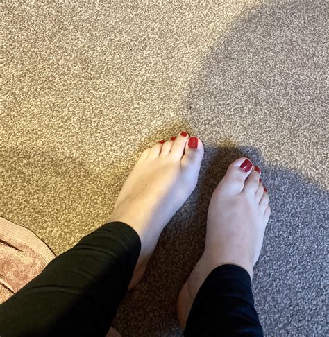 Red toes🥰 | Scrolller