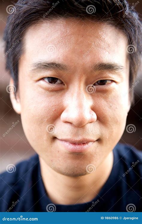 Interestng Asiat-Mann Lizenzfreies Stockbild - Bild: 9860986