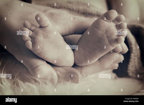 Newborn baby foot Stock Photo - Alamy