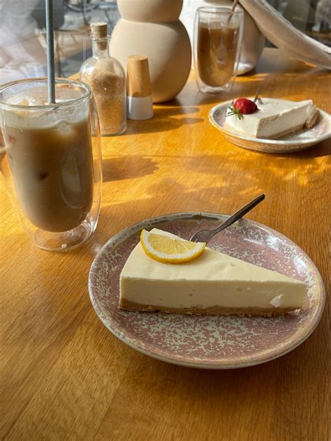delicious iced cafe  cheesecake