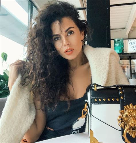Настя Каменских показала в Instagram маму и папу