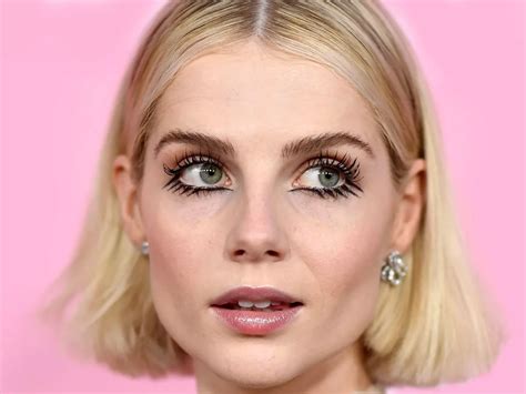 Lucy Boynton Bio, Age, Career, Net Worth, Boyfriend, Body Measurements