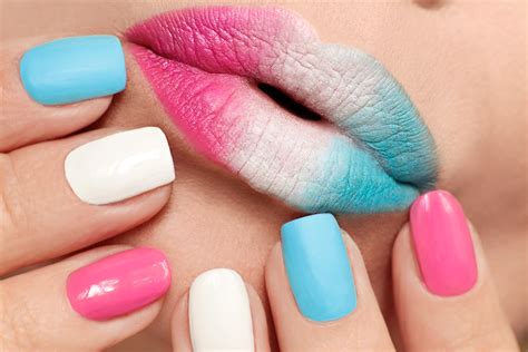 La nueva tendencia en manicura: el dipping de uñas o esmalte en polvo