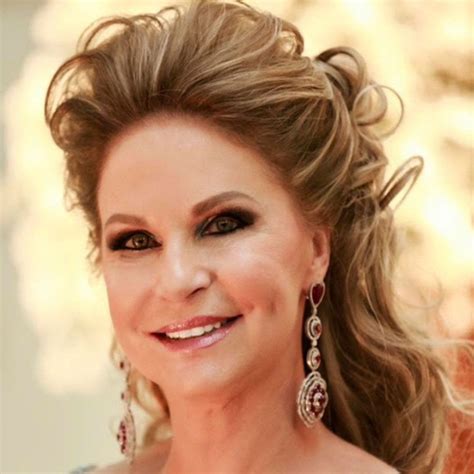 Penteado Para Mãe Da Noiva Cabelo Solto - Penteados para a mãe da noiva ou noivo - Universo das Noivas | Penteado ...