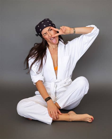 Nikki Howard : r/celeb_barefoot