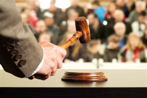When should buyers and procurement teams use reverse auctions?