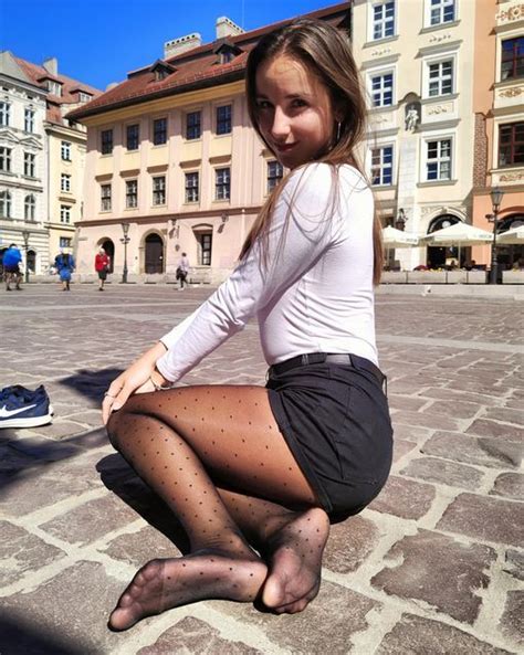 Pin van Angel op Pantyhose Fashion