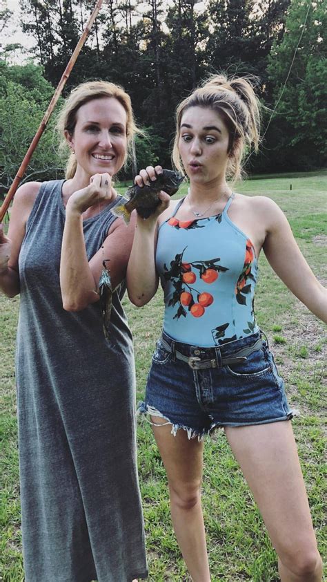 sexy mother  daughter scrolller