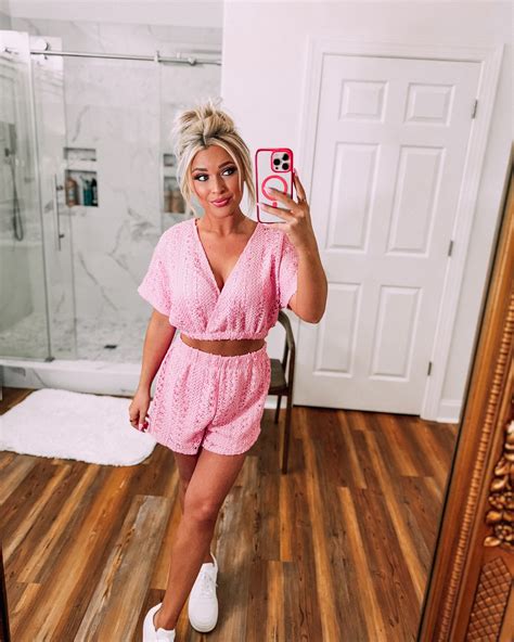 Amanda Simmons:) (@amandasimmonsofficial2.0) • Instagram photos and videos