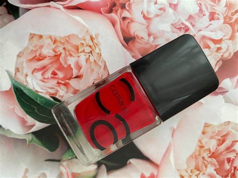 Красный Catrice Лак для ногтей Iconails Gel Lacquer 02 Bloody Mary To ...