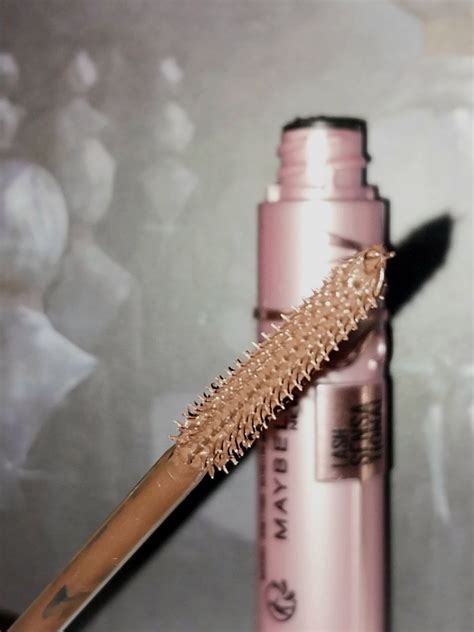коричнева туш Maybelline New York Sky High | MAKEUP Club