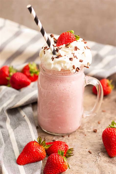 Making A Strawberry Milkshake In A Blender at Buford Bahena blog