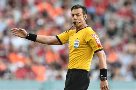 Quantos Arbitros Tem No Futebol - Quanto os árbitros ganham de salário por jogo no futebol brasileiro ...